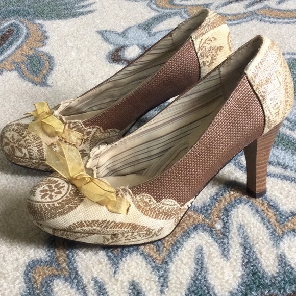 Mudd Adagio Heels Linen Floral Tapestry Wood Heels Sz 6.5 - Picture 4 of 12